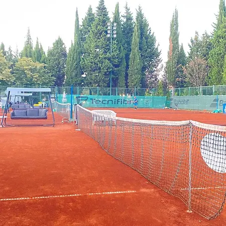 Bratanov Ashton Hall