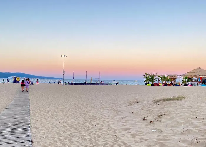 Bratanov Ashton Hall * Slăntjev Brjag