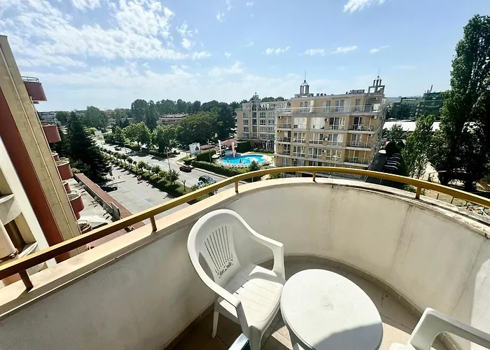 Bratanov Ashton Hall *